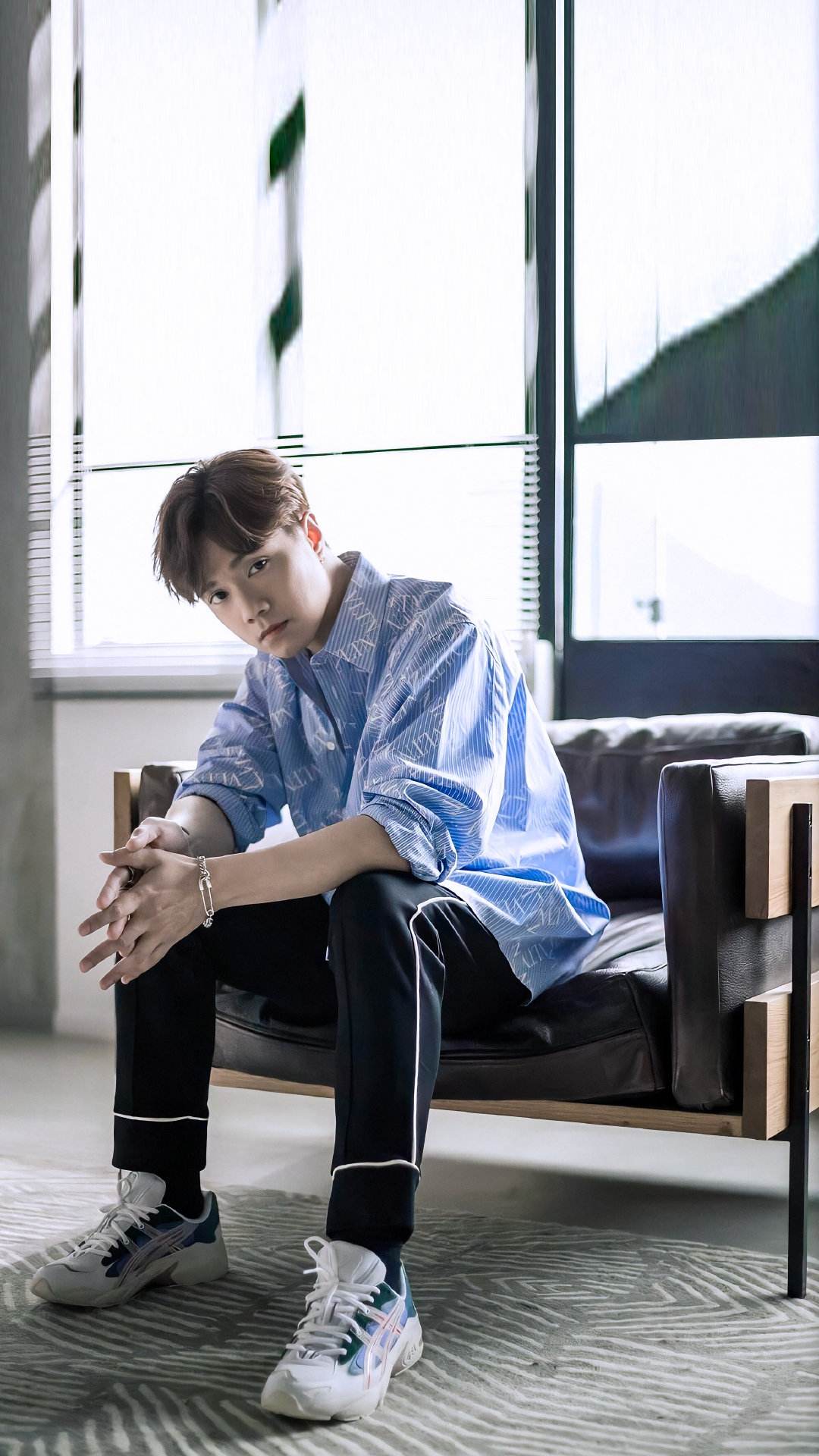 张敬轩|被封杀艺人开演唱会,导致9000观众排队做核酸,“天王”黎明也被波及