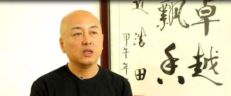 男子用火烧树从中提取黄金,1颗树一万,7年后赚了1个亿