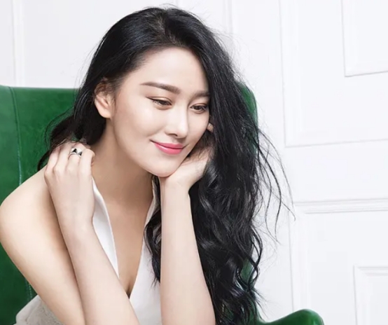 冯提莫|军嫂张馨予关直播打赏，称自己赚的钱多，呼吁网友把钱留给家里人