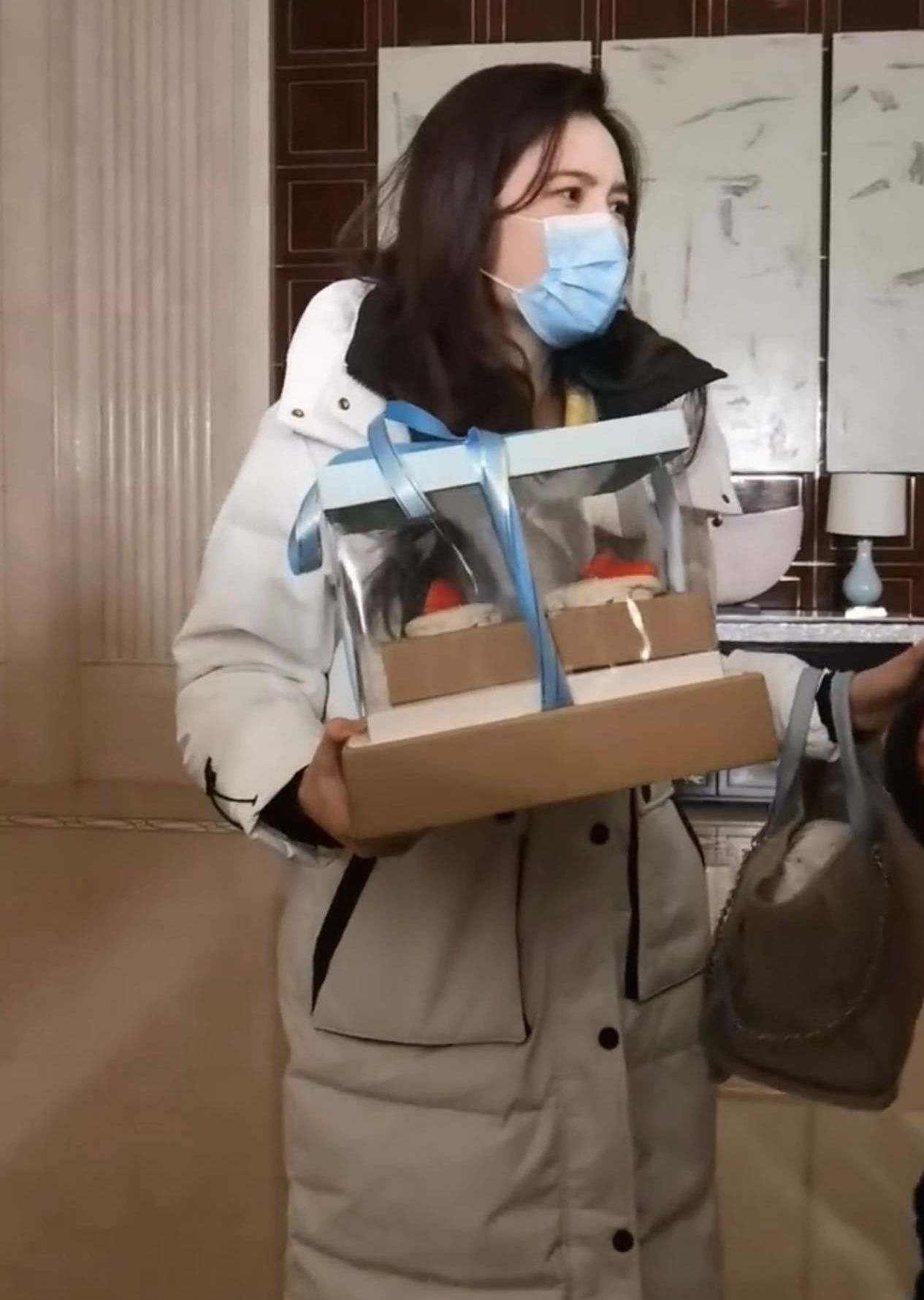 张含韵|生活里的赵樱子有多美？长发飘飘毫无明星架子，7年前就结过婚