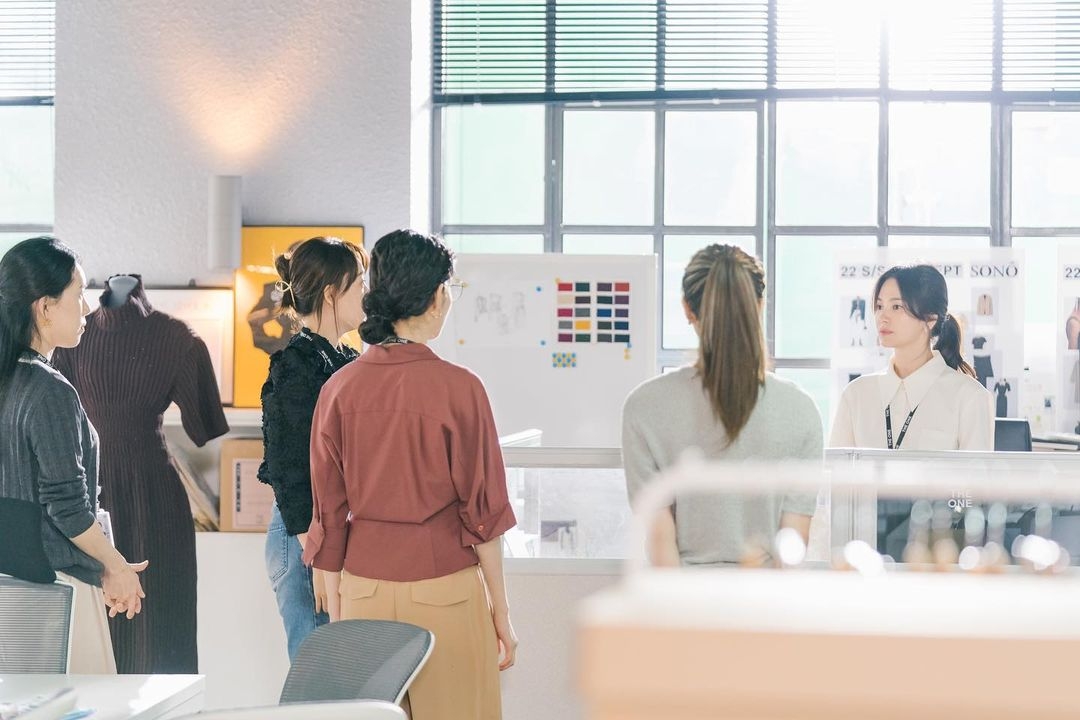 翻译|社会人要懂得阅读空气、听懂潜台词！「你能力很好＝那就多做点事」超直白职场翻译年糕上菜