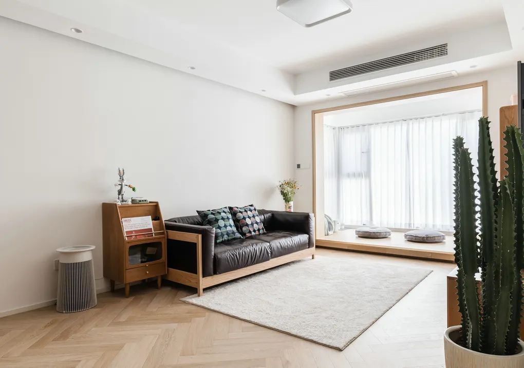 第二次装修,她坚持全屋大白墙、简单吊顶,原木日式风,温暖治愈