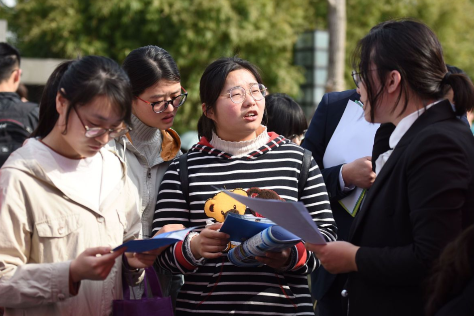 传奇|别再说整顿职场了，2022届毕业生求职报告出炉，3大趋势逐渐显露