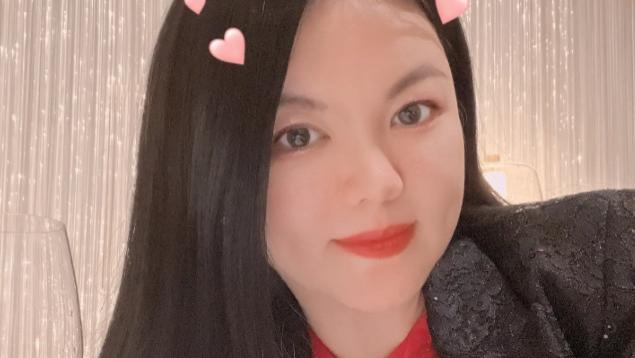 李湘|47岁李湘在英国庆生！包场贵族高档餐厅，删王岳伦评论已复婚无望