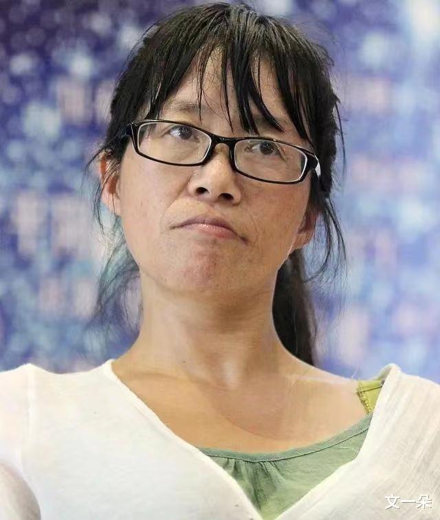 余秀华|余秀华头婚遭嫌弃分房睡,二婚嫁给小14岁鲜肉,她在追求什么?