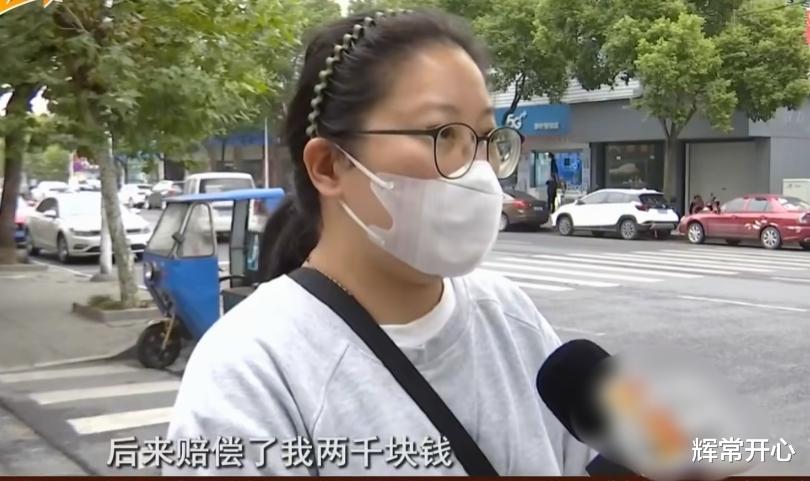 孩子进奶茶店借纸巾被赶出,母亲与店员起冲突,店员:早看你不顺眼了!