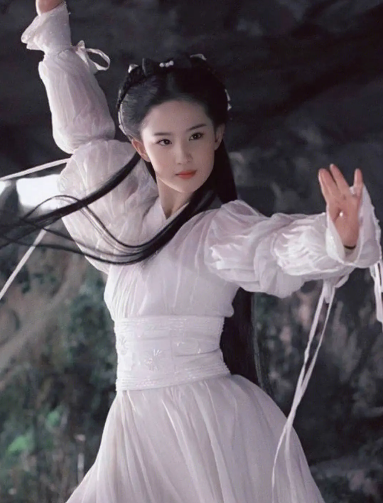 刘亦菲|刘亦菲干爹也是靠神仙姐姐,名利双收