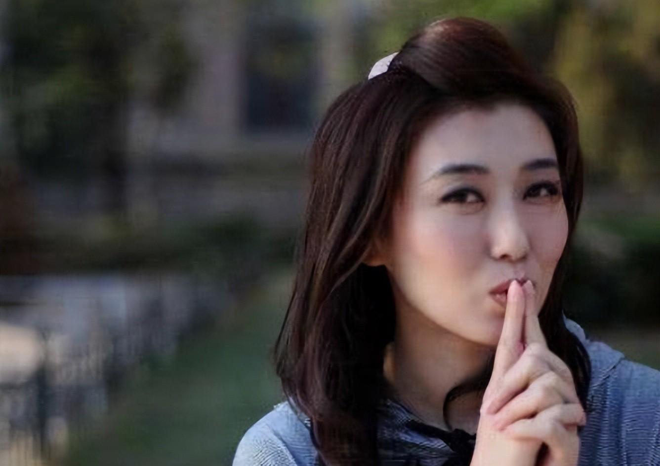 央视|女主播李红:扎根《海峡两岸》19年,为人低调却被造谣嫁入豪门