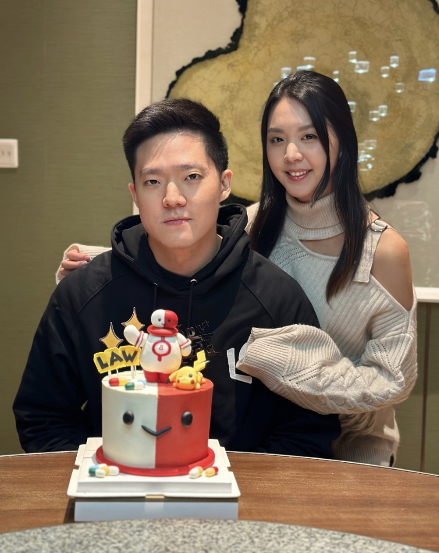 奚梦瑶|何猷君表哥王厚杰晒庆生照,携女友出镜,女方五官大气像奚梦瑶