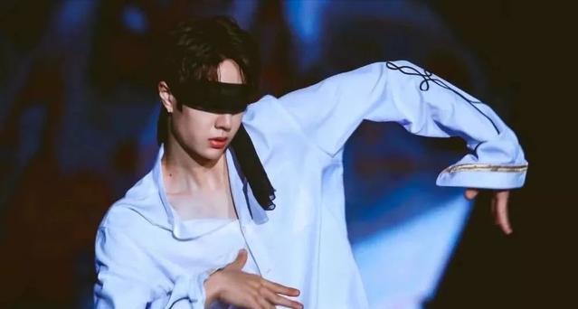 关晓彤|韩寒监制影片男主定角王一博搭档三料影后,连配角都让人期待!