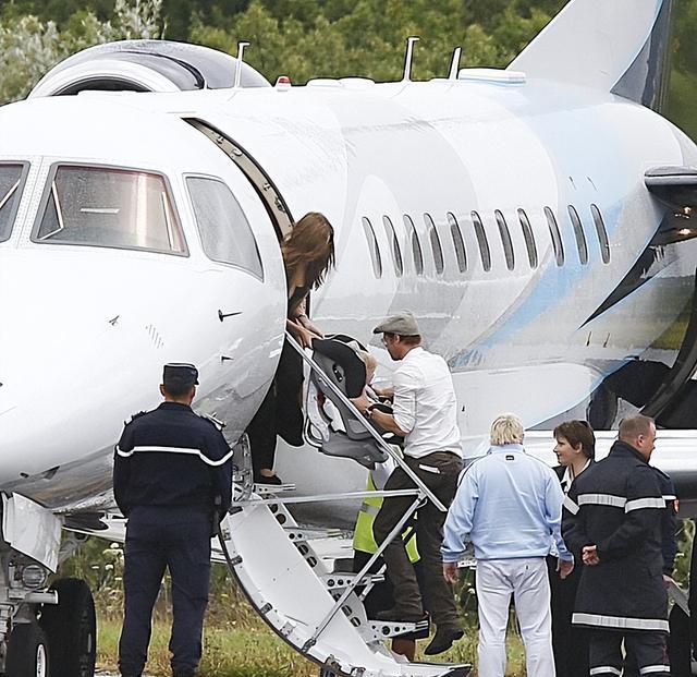 安吉丽娜·朱莉|朱莉向法庭提交遭家暴照片，申请向公众曝光，手和肘部有明显瘀伤
