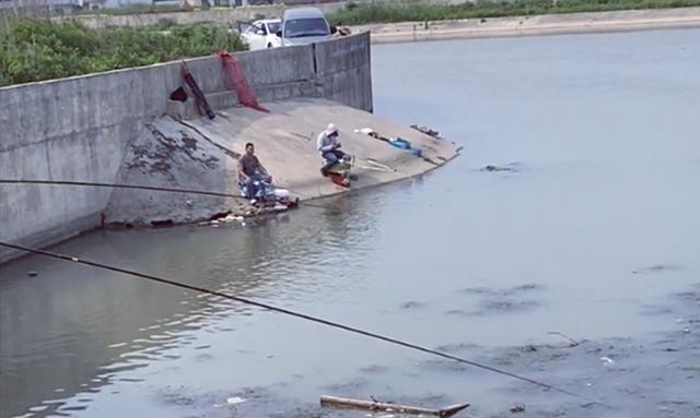 黑色沙漠手游|江苏一男子为了在河里放地笼,“暴力”驱赶钓鱼人,网友:报警