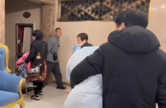 郭希宽|杜新枝郭希宽已抵达九江,带着枕头和被子,疑似住进许敏的房子