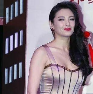 明星|10位穿紧身裙的女明星：郝蕾小肚子抢镜，关晓彤挤出赘肉