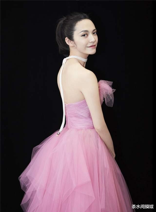 秦岚|高颜值也难驾驭粉色!杨幂胖20斤,刘涛变五五分,刘嘉玲扮嫩失败