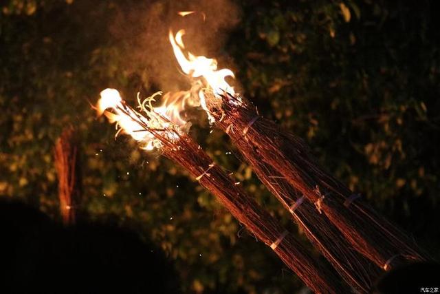 许昌头号黑老大梁三,手段残忍为祸十余年,落网后超10万民众庆祝