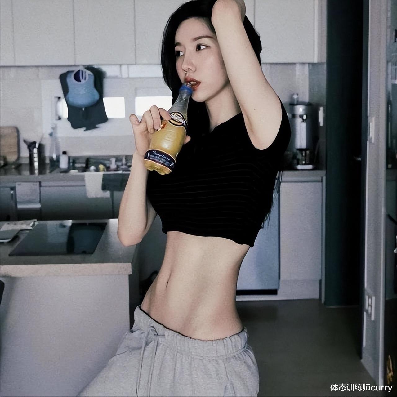 |145斤胖妹怒减40斤,逆袭成健身女神,平坦小腹马甲线清晰