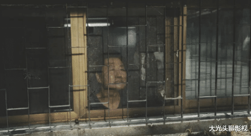 《寄生虫》:吸附在别人身上,值得深挖的内容