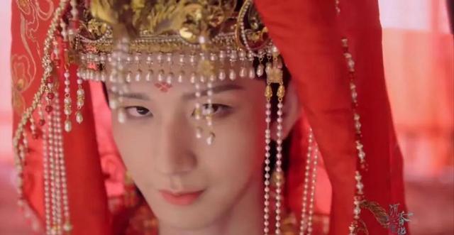 成毅|成毅古装表现更上一层楼,扮女装可以娇羞妩媚,骑白马能英俊潇洒