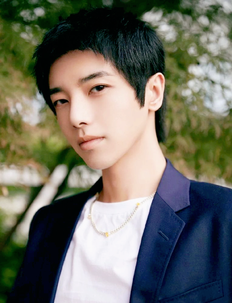 华晨宇|“火星弟弟”华晨宇:原生家庭伤害太深,他只要女儿不要婚姻