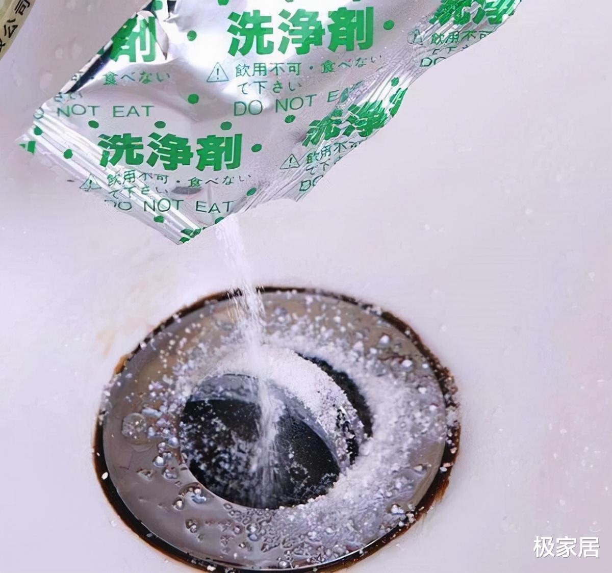 下水道堵塞用热水冲?错!教你这么做,管道疏通无异味