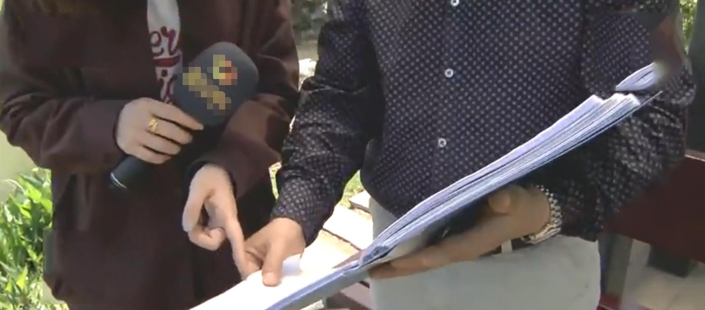 12年3次亲子鉴定,血型报告成父亲心病,女儿深夜谩骂:你是魔鬼