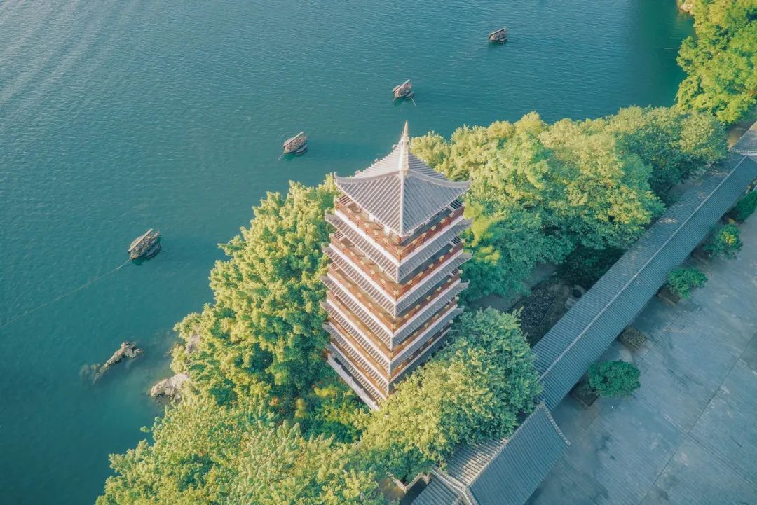 |中国唯一400年不通车的古镇：“漂”在水上，没有桥！无数人向往