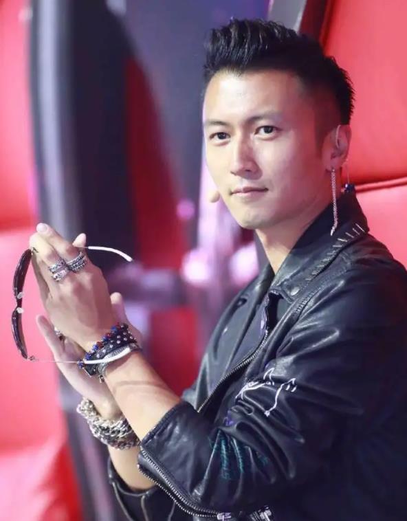 谢霆锋|谢霆锋再秀健身新方法,他在新戏中秀出健康体魄,令人羡慕