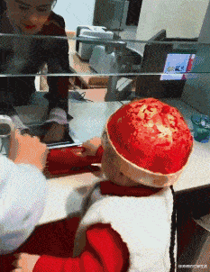 张庭|张庭林瑞阳现身机场一路小跑,落魄到像“逃难”,儿子早已拉黑其联系方式