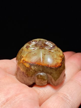 和田玉籽料|清 和田玉籽料 沁色 玉牛 卧牛 摆件 把件