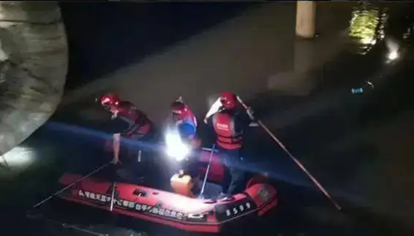 女孩因救前男友溺水身亡,刚走出抑郁一周,父亲悲痛却遭网暴