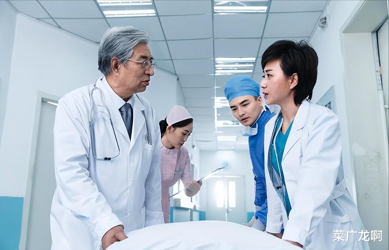 河北一男子发现妻子不忠,在车内安装窃听器,情人身份令其难以置信