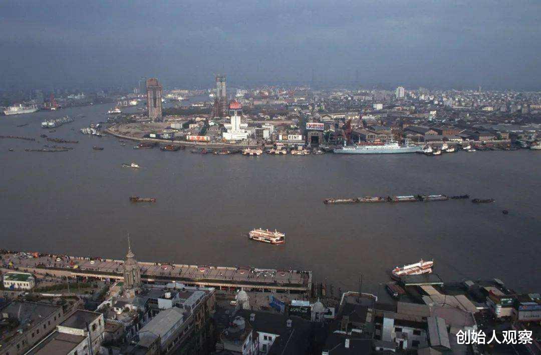 汤君年: 靠卖窗帘起家, 花6亿买下一块地皮,如今每套房价值过亿!