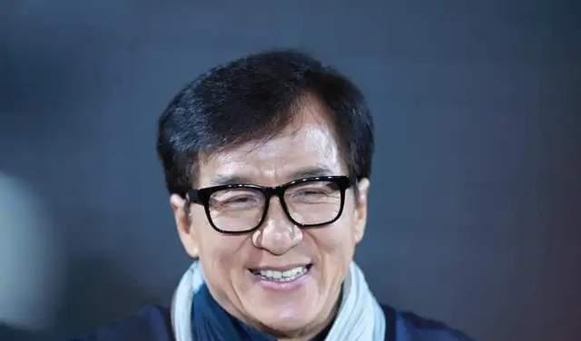 成龙|没想到2022年一开始，成龙和黄渤，就给许多大明星，敲响了警钟