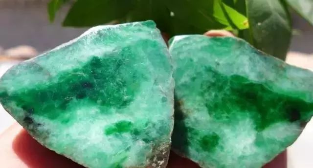 翡翠|什么是赌石?