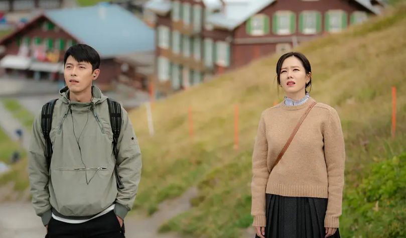 孙艺珍|玄彬孙艺珍度蜜月被偶遇，牵手散步很悠闲，这对新婚夫妇太甜了