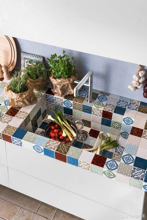 砖砌水池内侧,试用瓷砖铺贴,别看样子丑,实用性却超乎你想象