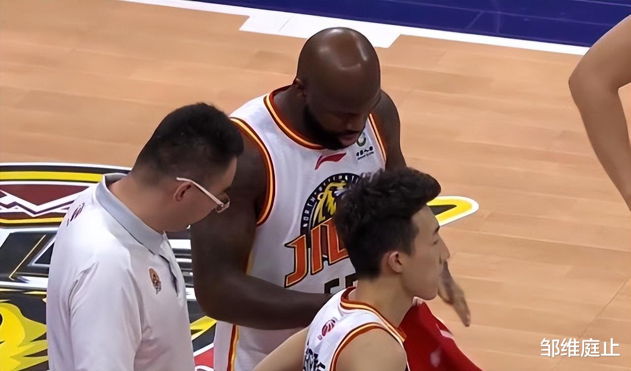 吉林男篮|16-0,12-0!吉林队激战北京首钢!翟晓川推人,雷蒙假摔引发争议