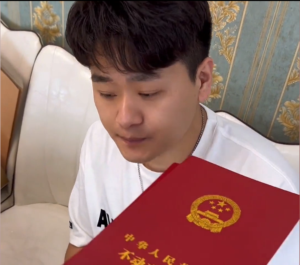 全网最“怂”的男人！却靠藏私房钱涨粉百万，李坑坑到底有多壕？