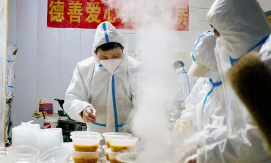 “抗癌厨房”变成“抗疫厨房”,德善厨房温暖世间,疫情下的大爱