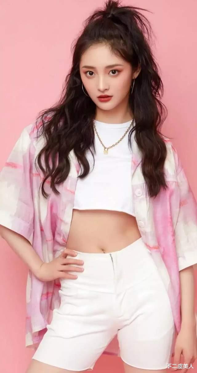 周洁琼|95后美少女周洁琼性感迷人,简直美到冒泡