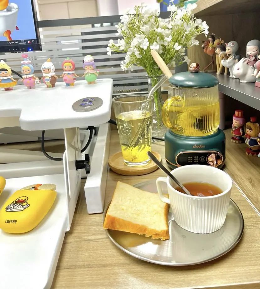 买不起房的打工人,开始沉迷于装修工位