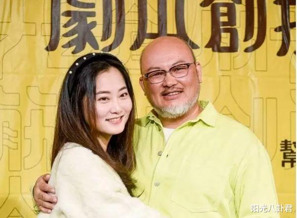 赵小侨|心疼！42岁女星3个月大宝宝新冠急送ICU，夫妻崩溃签下治疗同意书