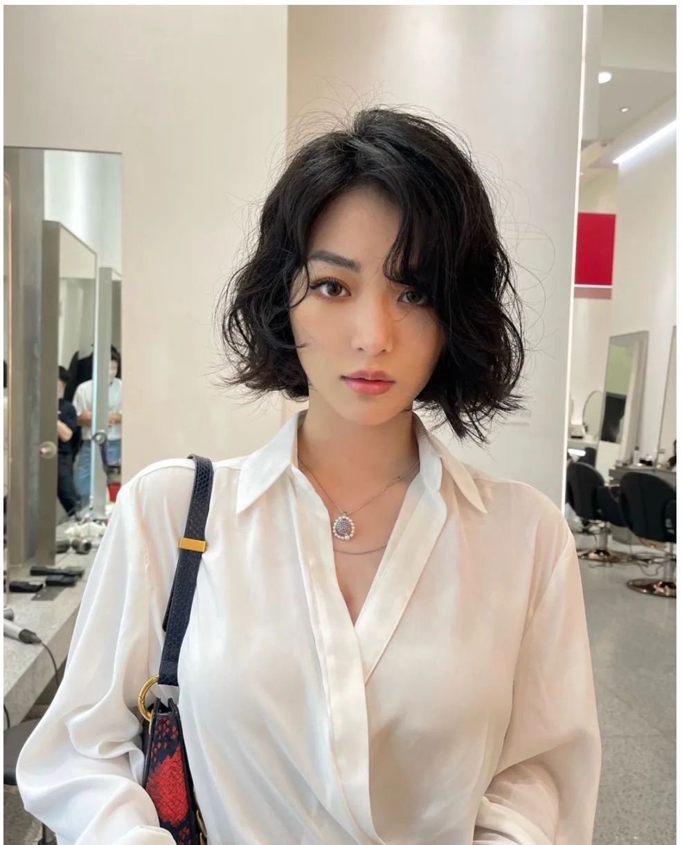 短发 最火女士短发14款，烫卷剪短美美哒，看着很心动