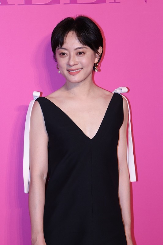 孙俪|孙俪的短裙穿啊可圈可点，怎么看都很美，内在气质特优雅