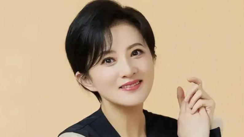 金铭|被撒贝宁苦恋20年，42岁依然选择不婚不育，金铭究竟经历了什么？