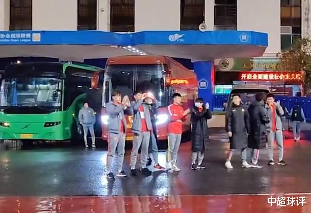 广州队|新赛季限薪60万！广州队球员发声：这是逼我们球员走人！
