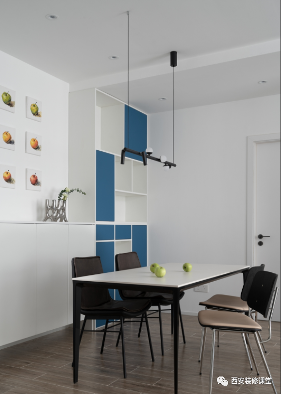 95㎡三室一卫,蓝色现代独居宅