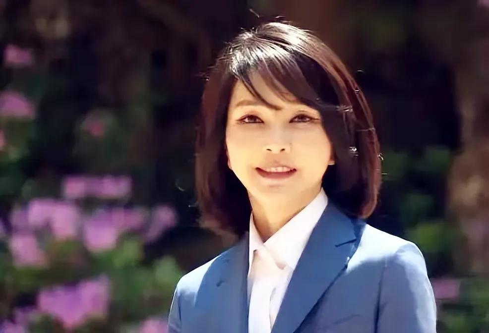 疾病 韩国新总统夫人彻底火了!49岁还有娃娃脸,一天换四套礼服美出圈,了不得