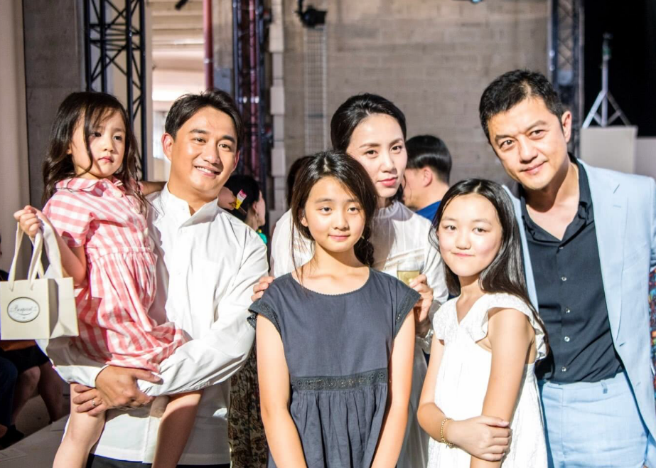 王菲|李亚鹏承认再婚，妻子比他小19岁，而前妻王菲却因盗用身份被举报